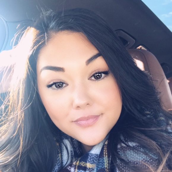 Meet your Posher, Amanda - Picture 1 of 3